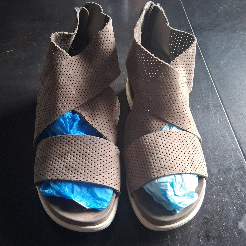 Eileen Fisher Voice Wedge Perforated Sandals Size 8